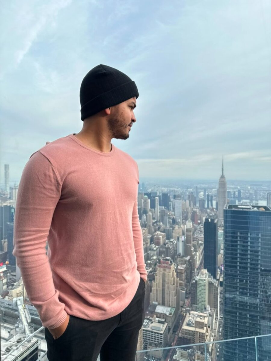 Walter no The Edge, com vista para o Empire State Building